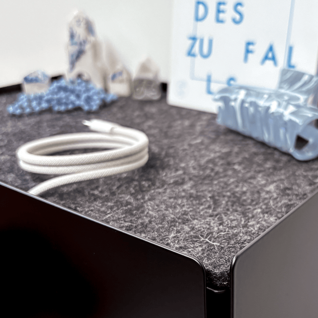 CHARGE-BOX Ladestation - Elegantes Kabelmanagement