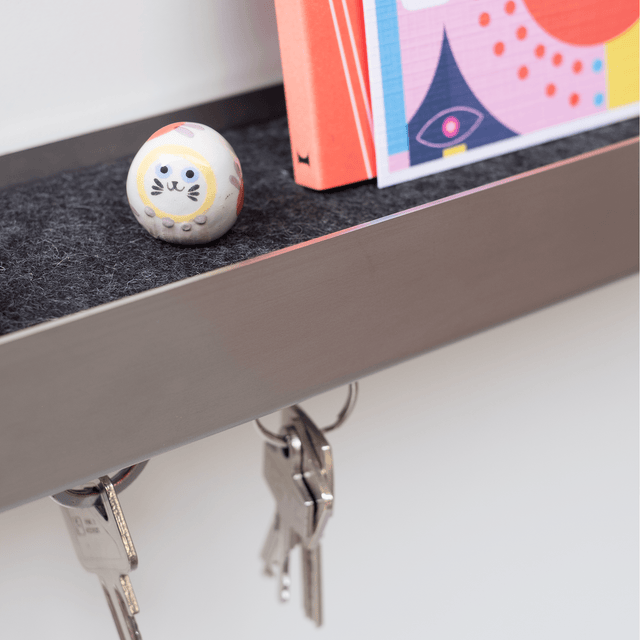 Sonderedition: KEY-BOX Edelstahl geschliffen - Schlüsselbrett mit Ablage für den Flur, Schmuckorganizer für dein Bad oder Schlafzimmer, Hakenleiste für die Küche oder Balkon