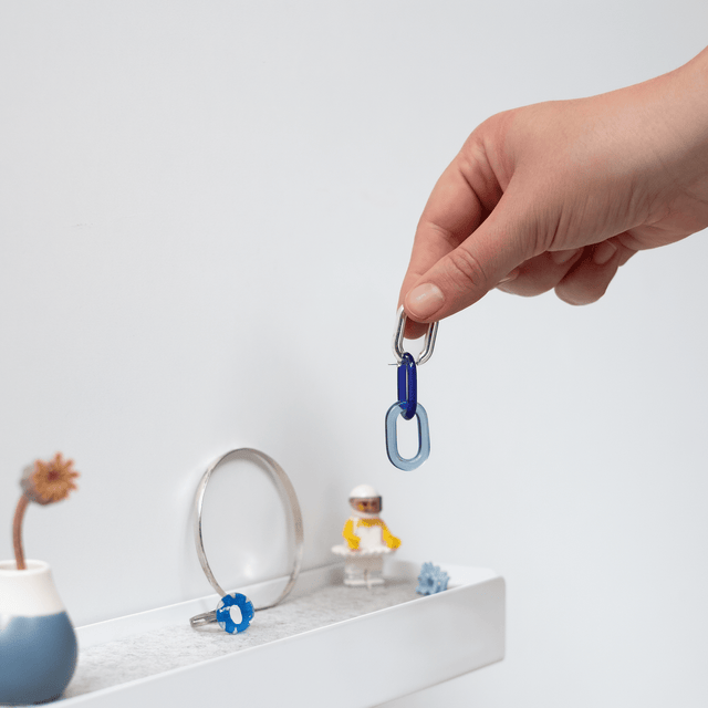 KEY-BOX - Schlüsselbrett mit Ablage für den Flur, Schmuckorganizer für dein Bad oder Schlafzimmer, Hakenleiste für die Küche oder Balkon