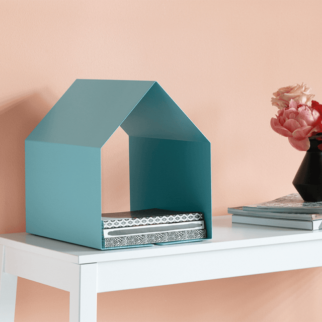 MAGAZIN - Magazine rack in the shape of a house